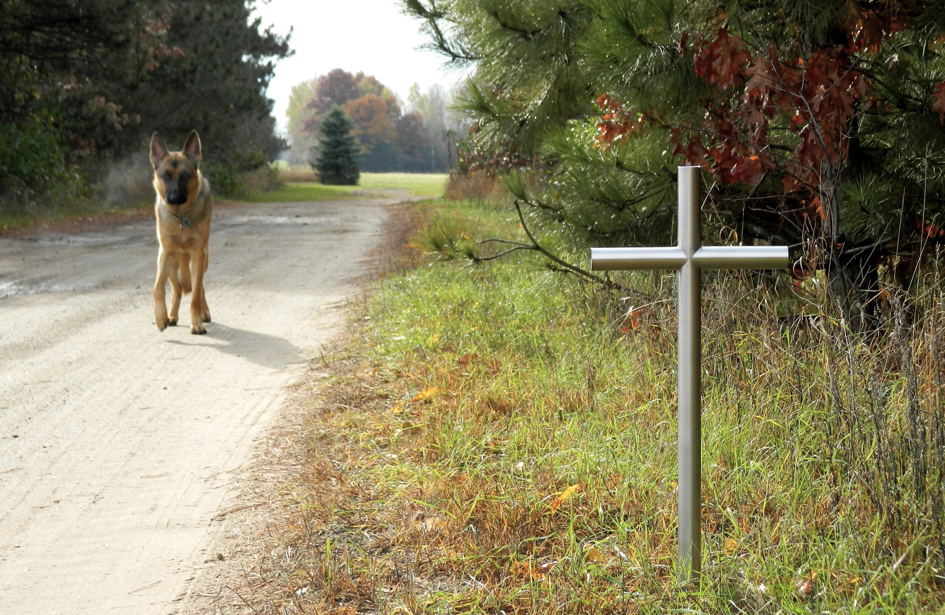 Outside Roadside Memorial for Pet, Fallen Soilder, Family, If U Loved Them, They Are Worth Remembering The Moments Passed, This Helps Us Heal and Keeps Them Close To Us. Everlasting Cross Cremation Urn Can be Placed In Garden, Roadside, Cemetery, or A Cross for Graves